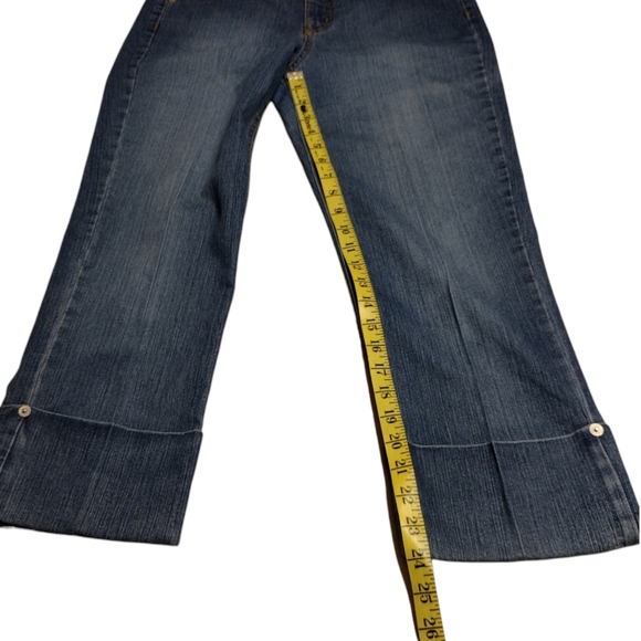 Gloria Vanderbilt Blue High Rise Mom Jeans Pre-Rolled Capris Size 8! - Picture 16 of 16